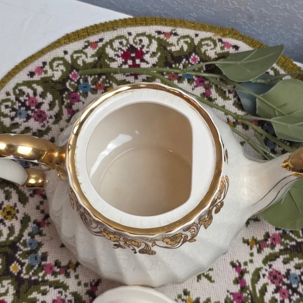 Vintage 1940s Sadler England Cream and Gold‎ Swirl Teapot Elegant Cottagecore